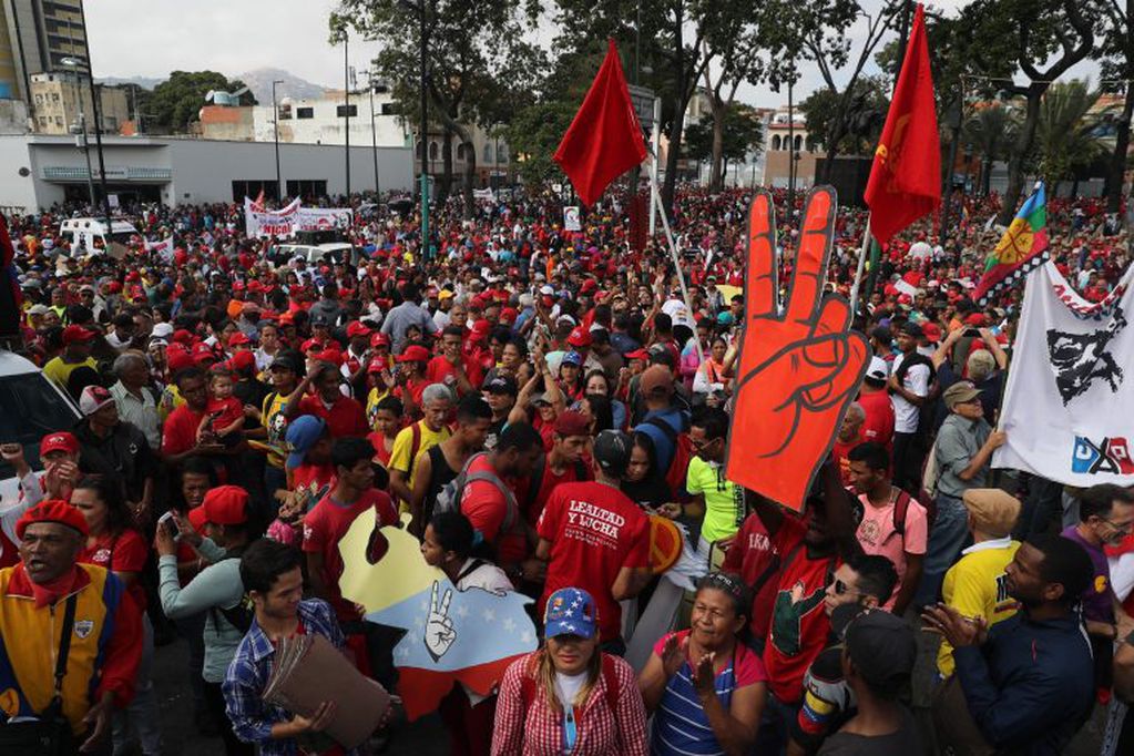 Simpatizantes del chavismo gobernante se manifiestan a favor del presidente de Venezuela, Nicolás Maduro