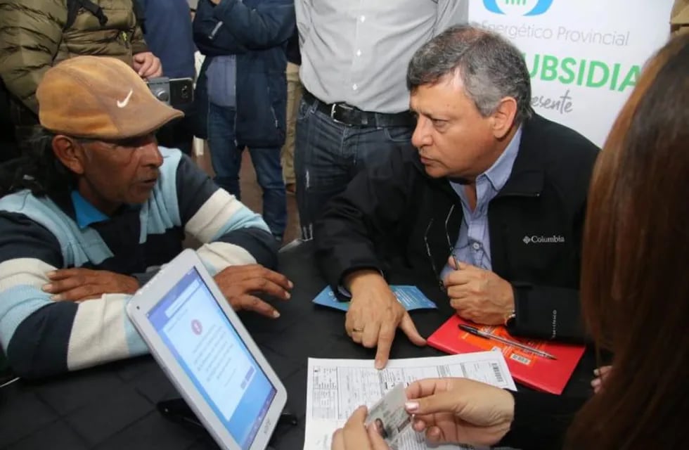 El gobernador acompañó la primera jornada de inscripción al registro. (Prensa Gobierno)