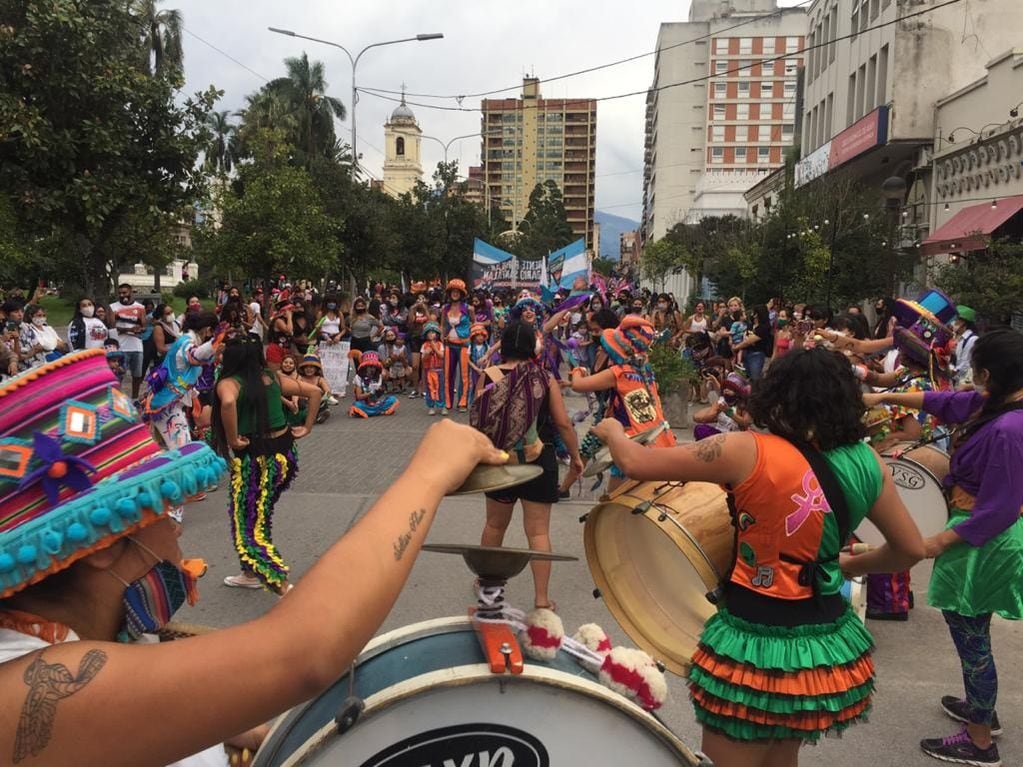 La marcha del 8M 2021 en Jujuy se hizo sentir en las calles de la capital provincial.