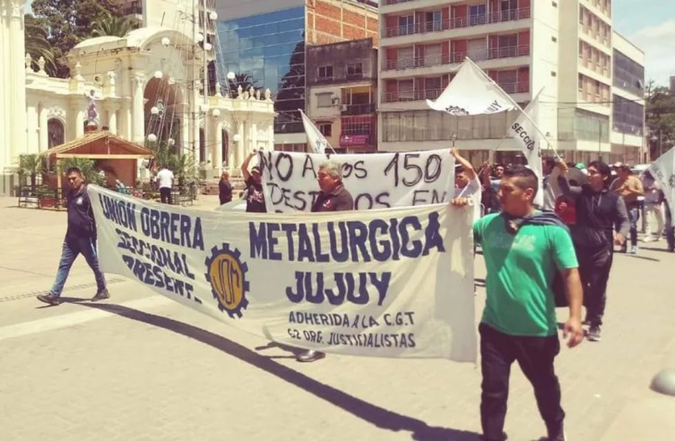 Trabajadores despedidos movilizaron en Jujuy