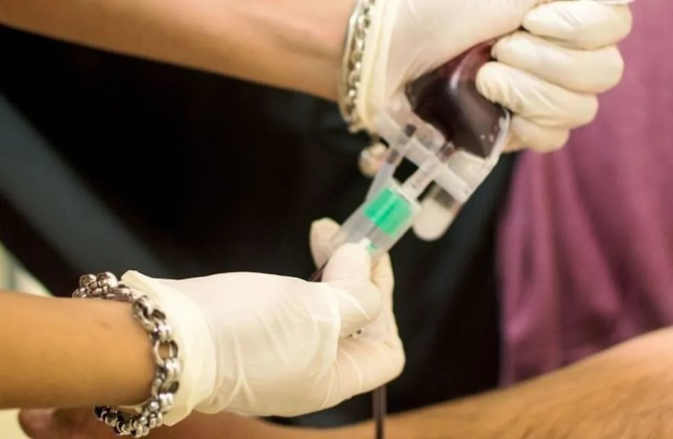 En el Instituto Provincial de Hemoterapia se piden turnos para donar sangre o plasma.