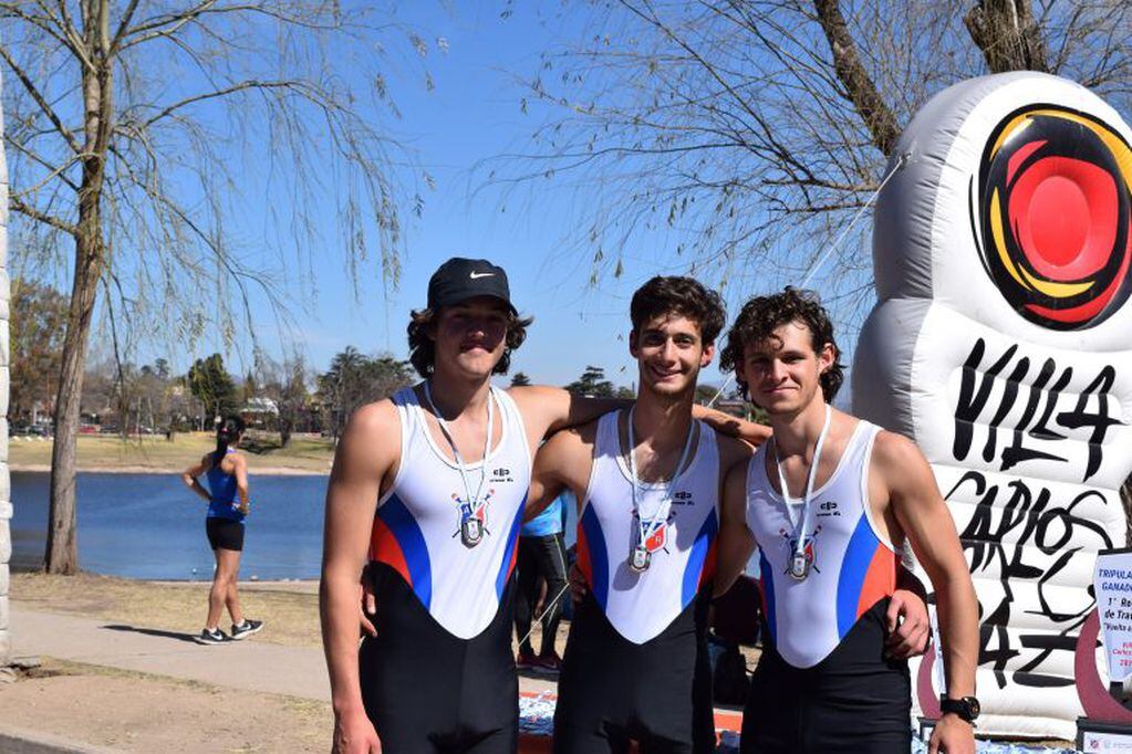 Ganadores de la regata "Vuelta al Lago" de Carlos paz