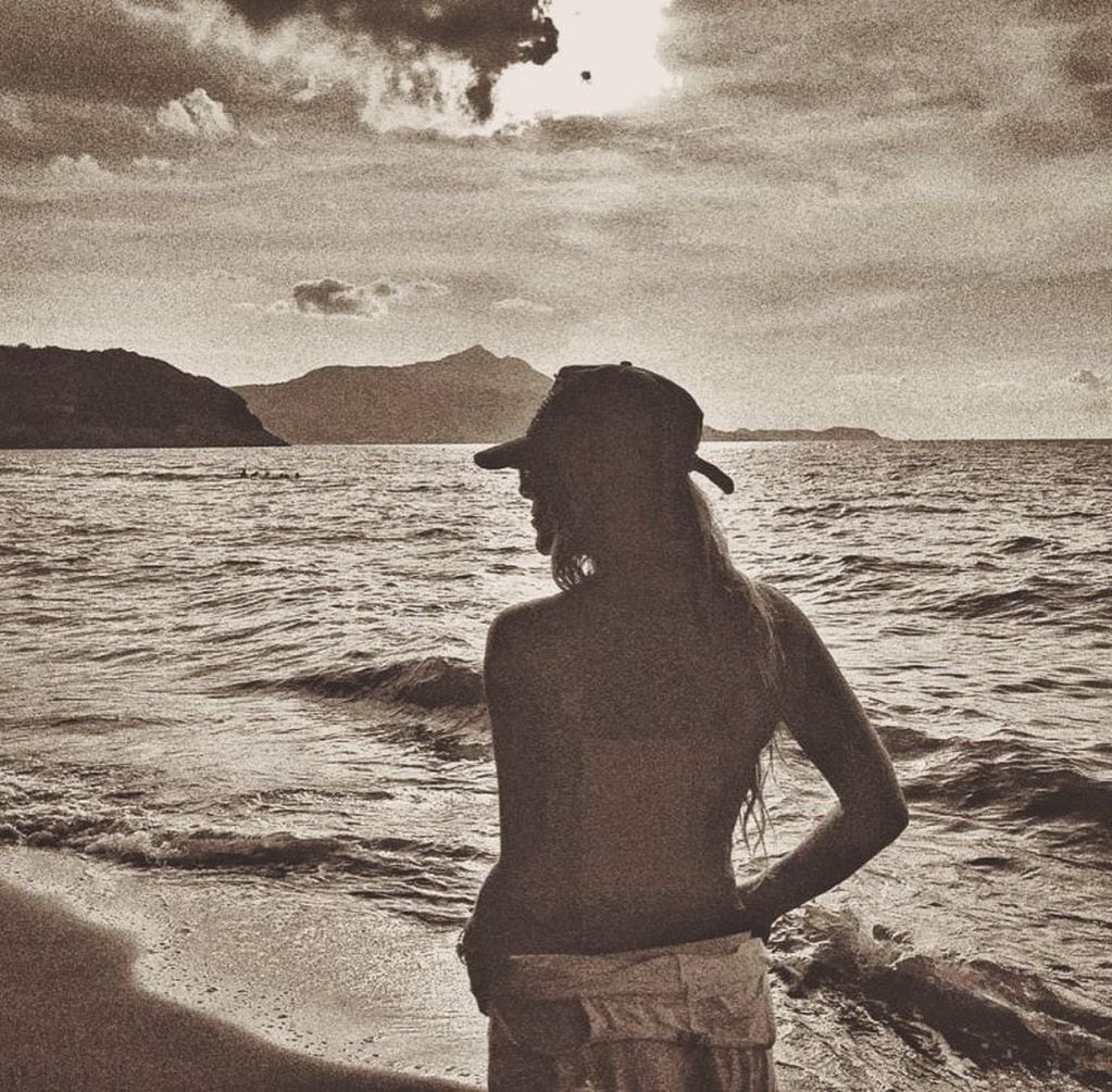 Mónica Ayos en las playas de Barcelona (Foto: Instagram/ @monicaayos)