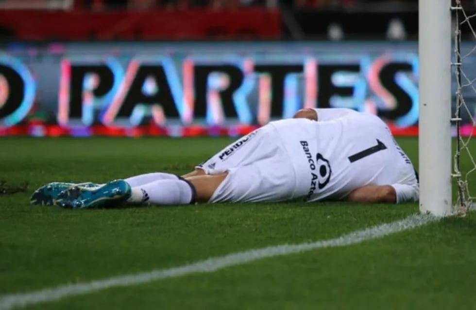 Impresionante lesión de Oscar Ustari en el fútbol mexicano.