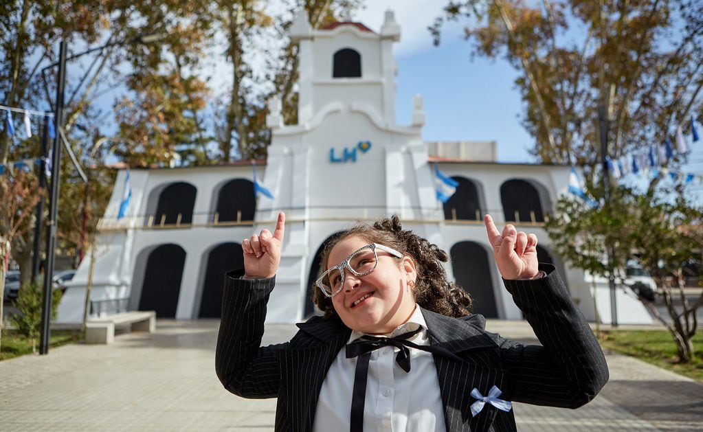 Selene, de 10 años, contó la Semana de Mayo a los vecinos de Las Heras a través del Noti Peque.