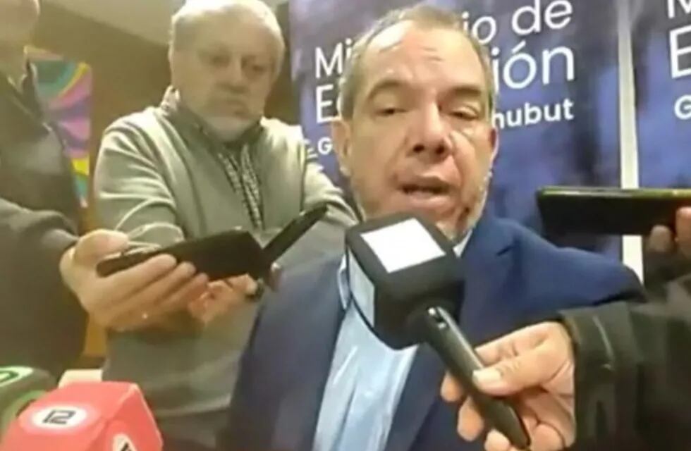 Daniel Bourdarham, director de Obras Públicas de Chubut, dijo que le preocupa que las personas que hacen daño a las escuelas "pueden perjudicar a terceros".