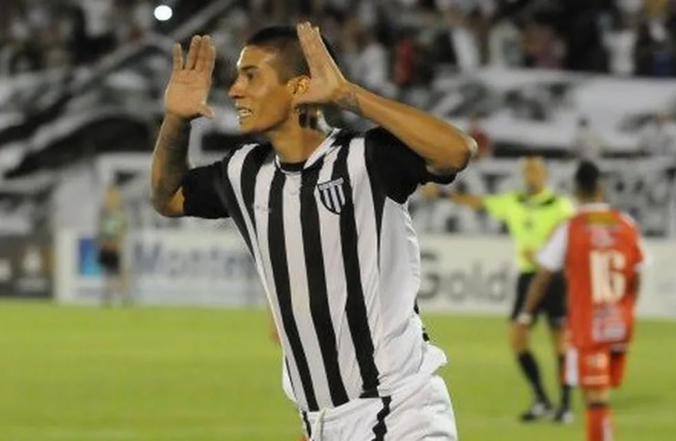 Pablo Palacios Alvarenga, el goleador de Gimnasia, buscará ser protagonista ante el equipo de San Luis.