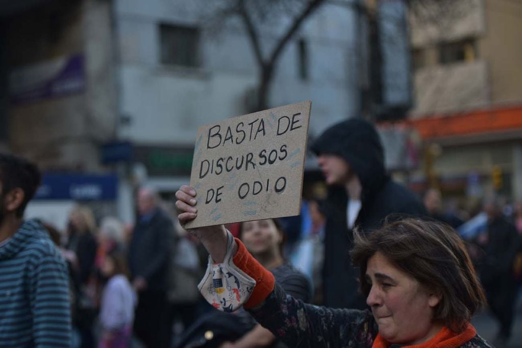 Marcha en repudio al atentado contra la vicepresidenta Cristina Fernández de Kirchner del pasado viernes. (Facundo Luque / La Voz)
