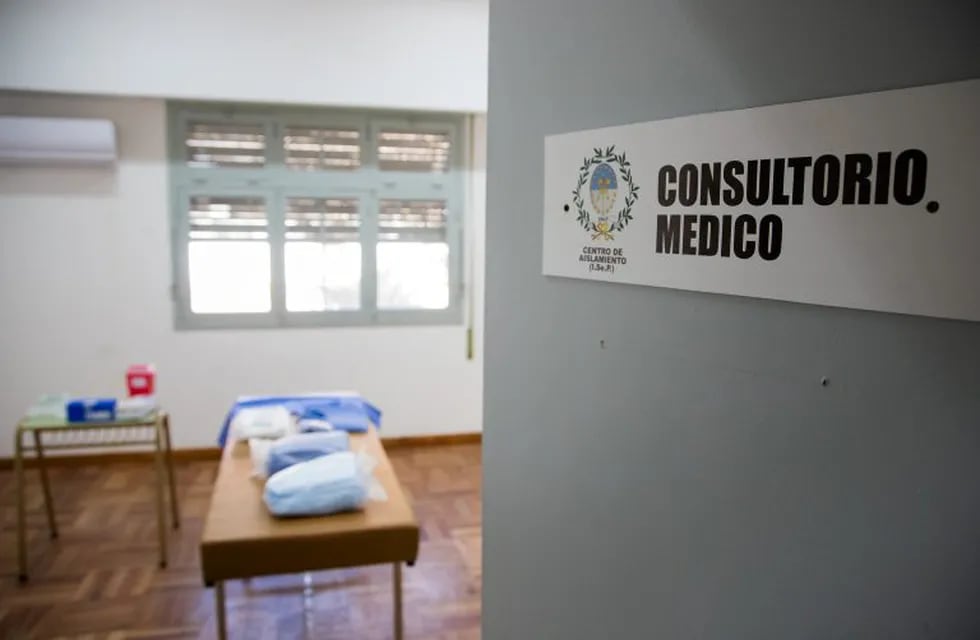 Los pacientes fueron trasladados al centro de aislamiento para la fuerza en el Instituto de Seguridad Pública en Recreo. (@gobsantafe)