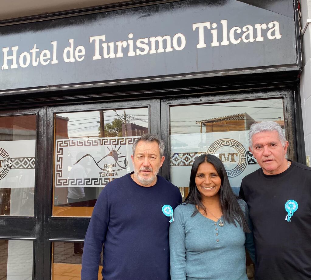 La intendente de Tilcara, Sonia Pérez, recibió personalmente a Carlos Tapia y Jorge Burruchaga a su arribo a la ciudad turística jujeña que es "Capital de la Arqueología".