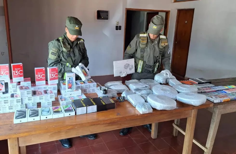 Operativo de Gendarmería descubre millonario contrabando en la RN 12 en Colonia Victoria.