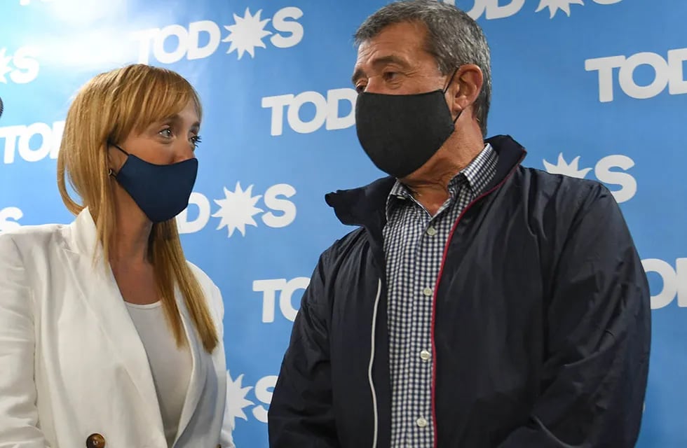 Anabel Fernández Sagasti y Adolfo Bermejo pre candidatos por el Frente de Todos brindaron una conferencia de prensa en la sede del Partido Justicialista.