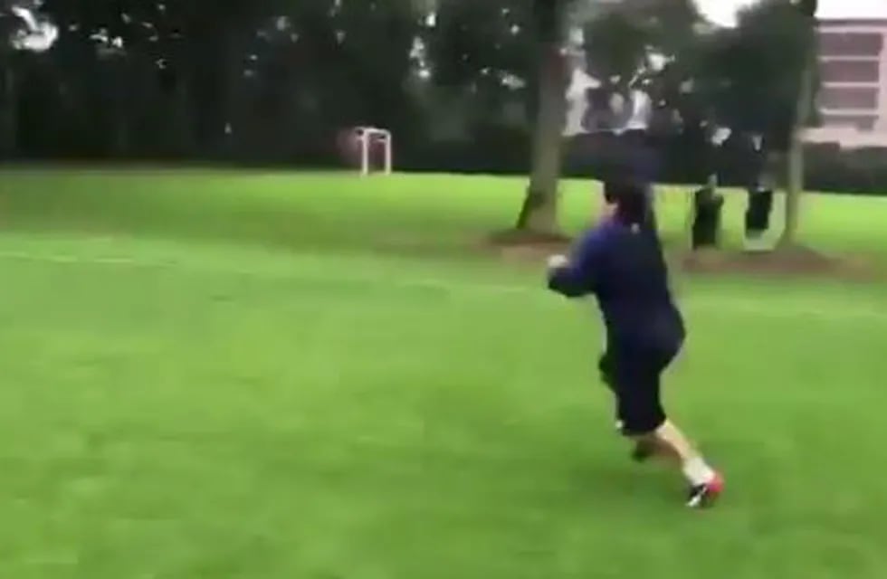 Golazo de Diego Maradona de tiro libre
