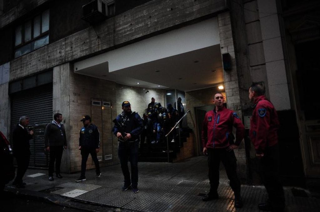 Detuvieron a uno de los tres sujetos buscados por el ataque a Olivares y Yadón . FOTOS GERMAN ADRASTI