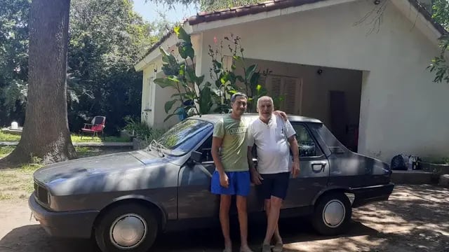 Gonzalo le regaló un auto a su abuelo.