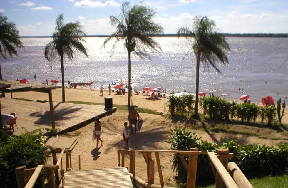 Las playas de Ituzaingó son un destino de verano para los misioneros, por su cercanía a Posadas. (Radio Dos)