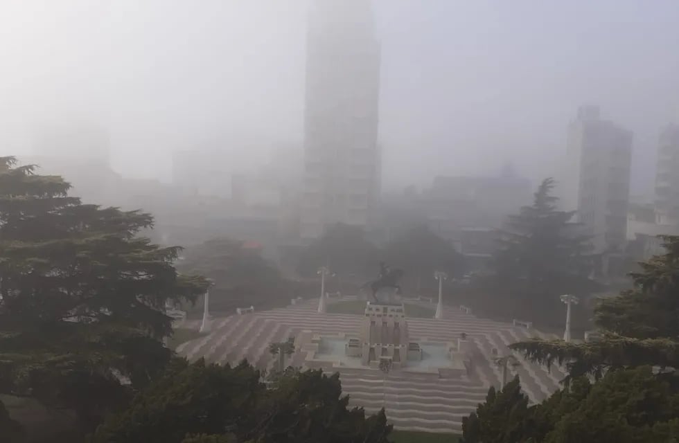 La Plaza San Martín con escasa visibilidad.