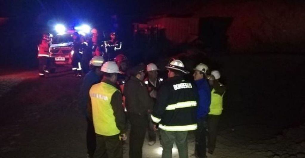 Tres mineros de nacionalidad boliviana quedaron atrapados tras derrumbarse una mina en el norte de Chile.  (Foto: Twitter/@BTechodigital)