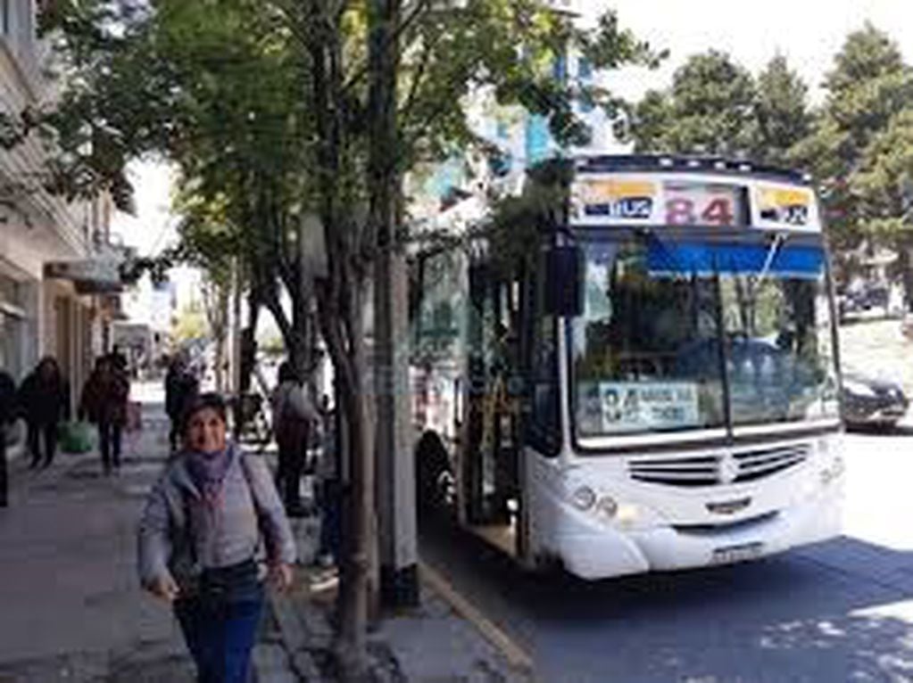 Peligra el servicio de la empresa Mi Bus durante el fin de semana largo (web).