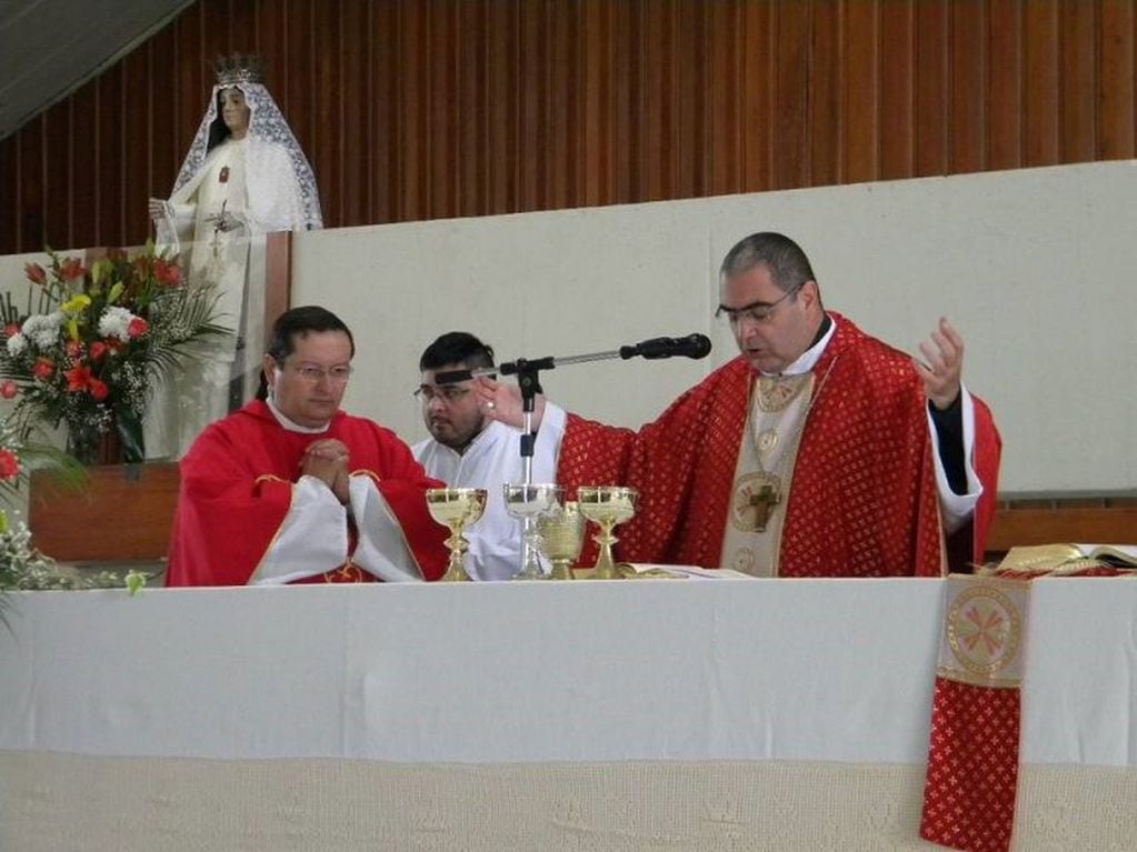 Cura párroco Gabriel Camusso junto al Obispo Buenanueva (Gentileza Padre Gabriel)