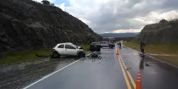 Dos muertos en un siniestro vial en Altas Cumbres. (@alejandropozo)