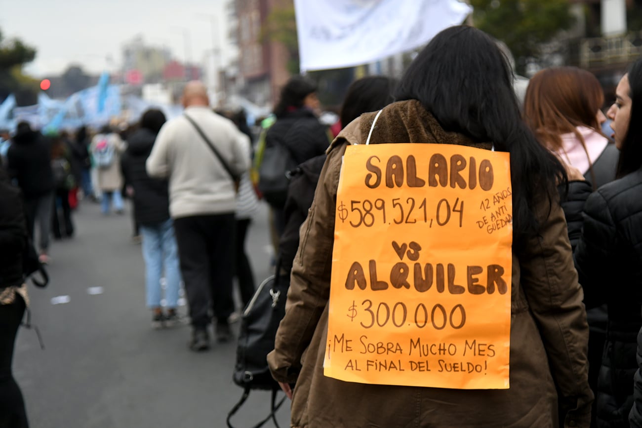 Docentes de Córdoba piden una recuperación salarial.