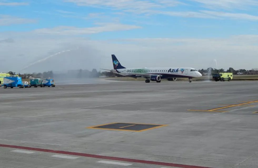 Aeropuerto Internacional de Rosario, vuelo de Azul