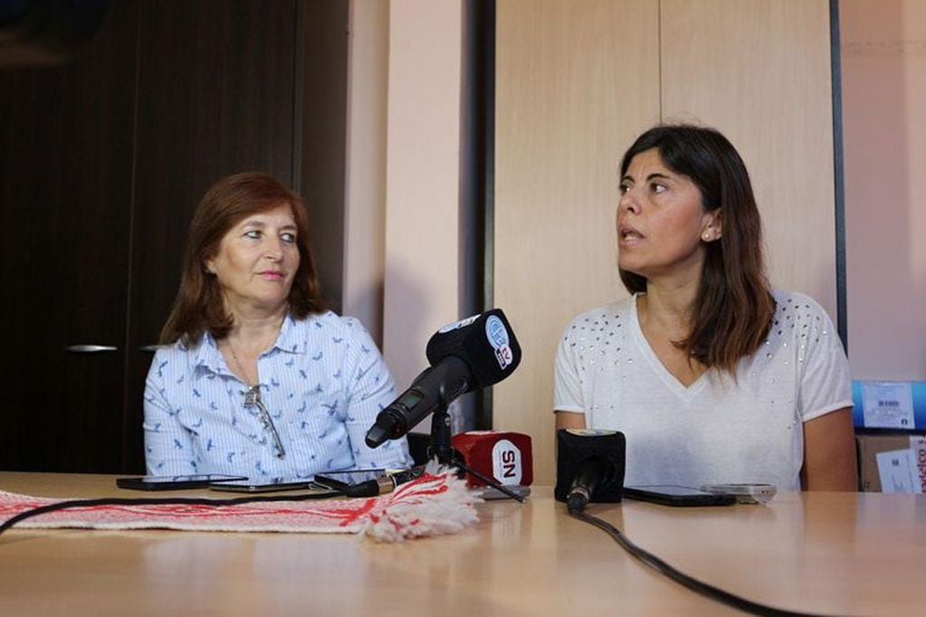Estrella y Bertone en la conferencia de prensa (Gobierno de La Pampa)