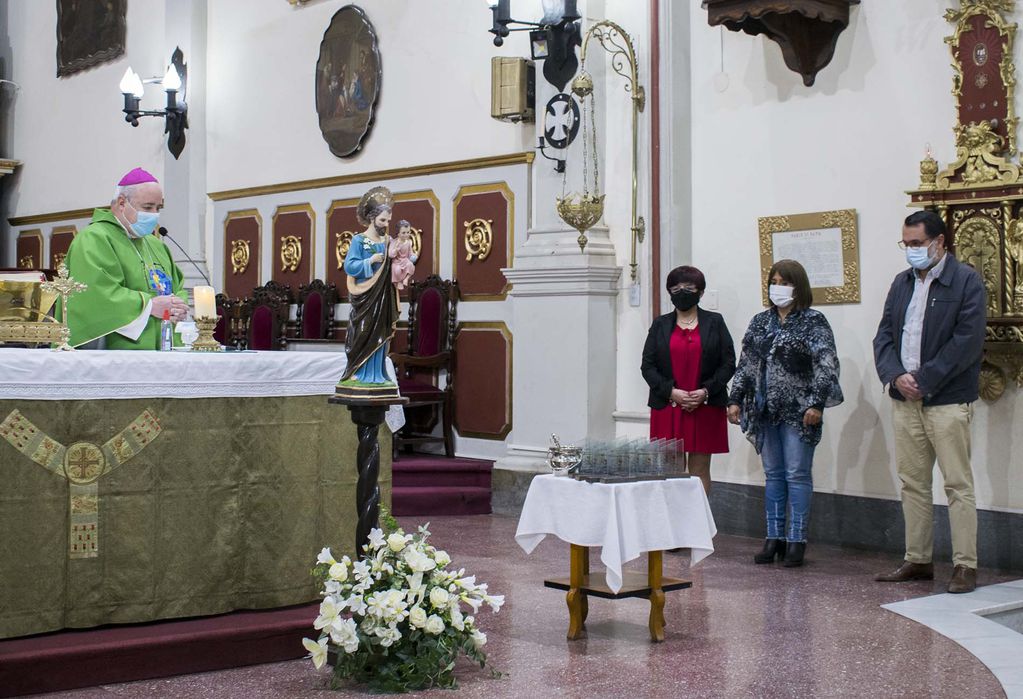 El obispo Fernández pronunció una invocación religiosa, celebrando el reconocimiento tributado a los catequista de Jujuy.