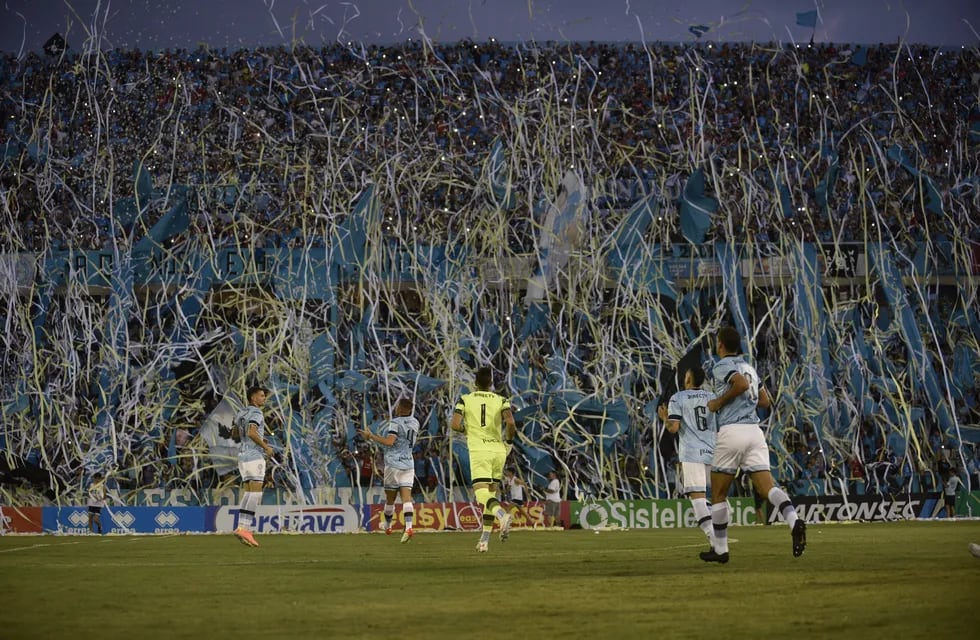 En un Gigante colmado, el Belgrano de Farré extendió la racha para seguir arriba. Igual que el Ruso Zielinski. (Ramiro Pereyra / La Voz)