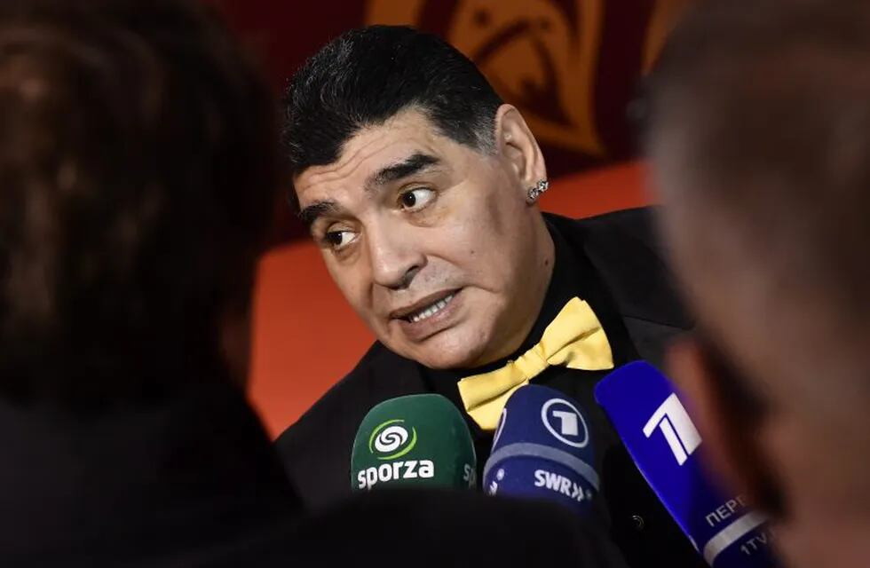Con una cuota de ironía, Diego Maradona criticó el simulacro del sorteo de Rusia 2018. Foto: Dirk Waem/BELGA/dpa