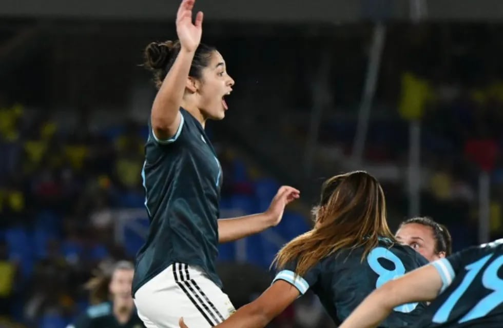 La jugadora mendocina, Chiara Singarella debutó en la Selección Argentina, jugó 5 minutos y marcó el empate ante Colombia  por la fecha FIFA.