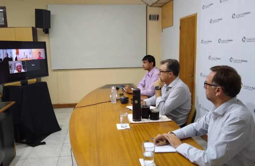 Videoconferencia de Castellano Peiretti y Postovit con representantes de la Sociedad Rural