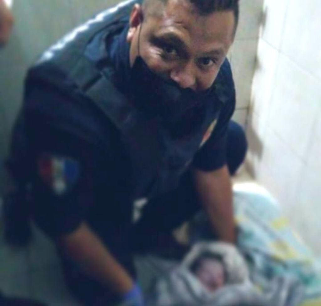 Policías asistieron en el trabajo de parto a una embarazada de barrio Alta Córdoba