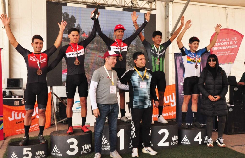 El podio de los ganadores en Caballeros, en el Abierto Argentino de Mountain Bike que se corrió en Jujuy.