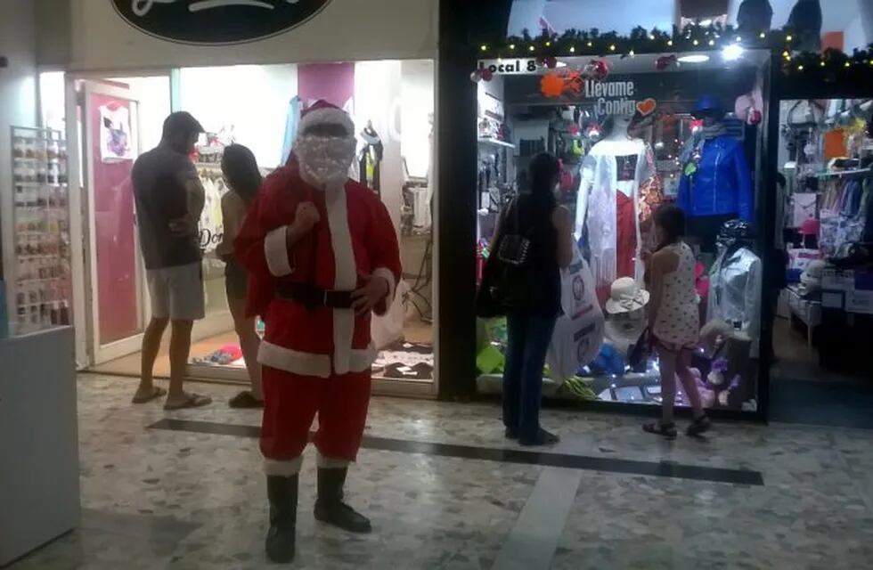Papá Noel visitando Galerías Plaza