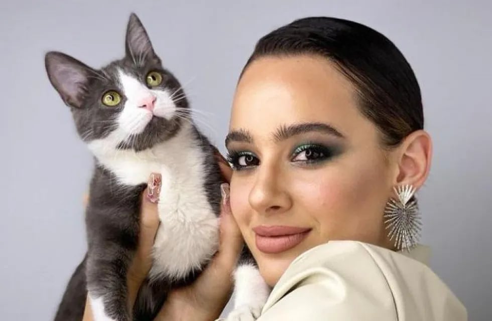 Flor Jazmín Peña instaló un extravagante gimnasio para su gato en el living de su casa