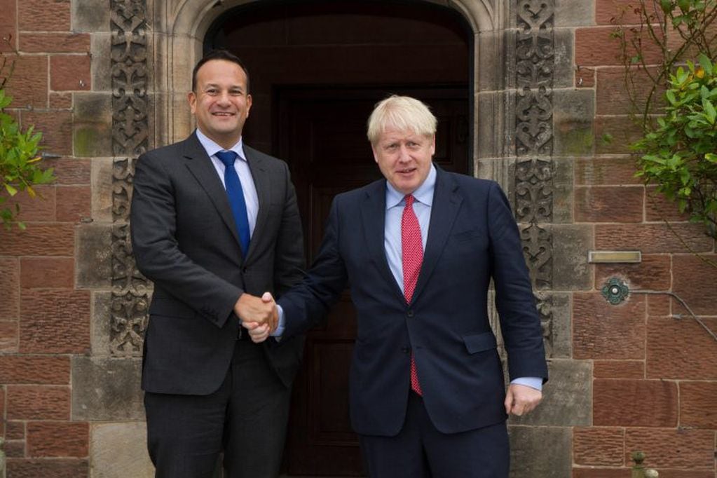 Una foto del primer ministro irlandés Leo Varadkary el primer ministro británico Boris Johnson reunidos en Thornton Manor, Gran Bretaña, 10 de octubre de 2019. La reunión se centrará en nuevas propuestas de Brexit. Crédito: EFE/EPA
