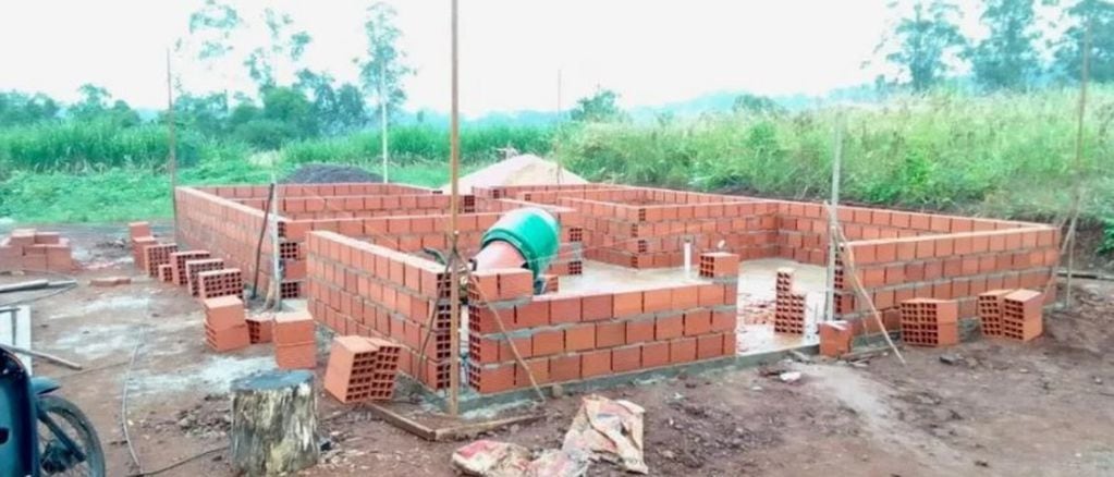 Continúan las obras de construcción de viviendas rurales en Mojón Grande.