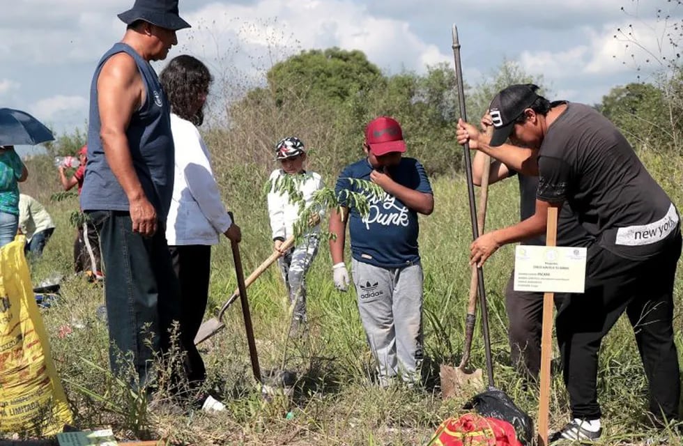 Universidad, municipio y escuela implementan el proyecto “Crece junto a tu árbol” en Palpalá.