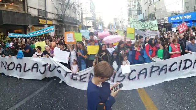 Masiva marcha contra el ajuste a discapacidad en Córdoba