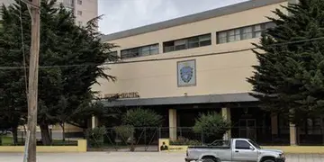 Reclaman seguridad en Comodoro Rivadavia: un alumno sufrió un robo de sus figuritas del mundial a la salida de la escuela