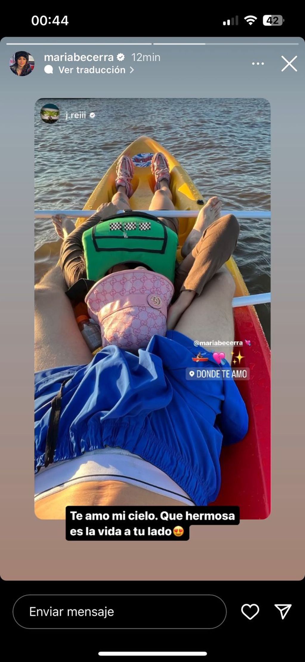 María Becerra posó en un kayak con su novio, J Rei 