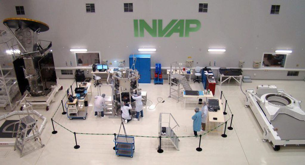 Macri cancela todos los proyectos del INVAP, la "NASA argentina" de Bariloche