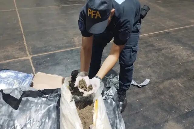 La PFA desmantela red de "narco-encomiendas" en Colonia Wanda