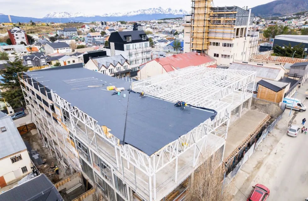 A buen ritmo avanza el techado del Centro de rehabilitación Ushuaia