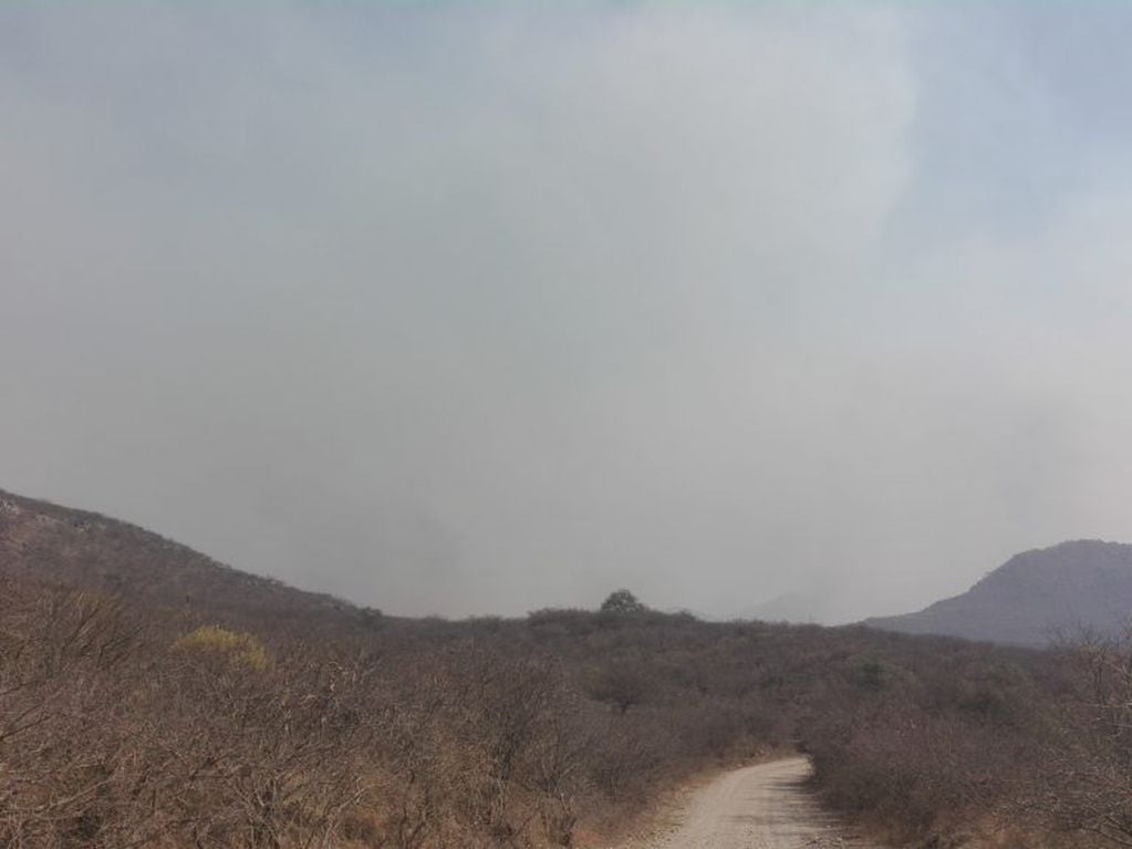 La Calera: columnas de humo en el sector cercano al camino a San Fernando.