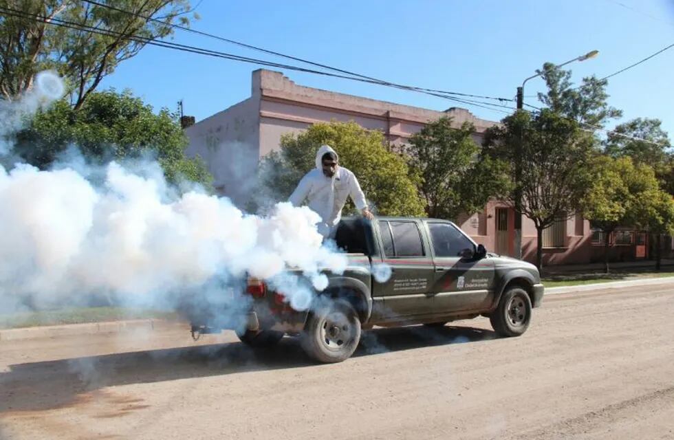 Fumigacion contra el mosquito en Arroyito