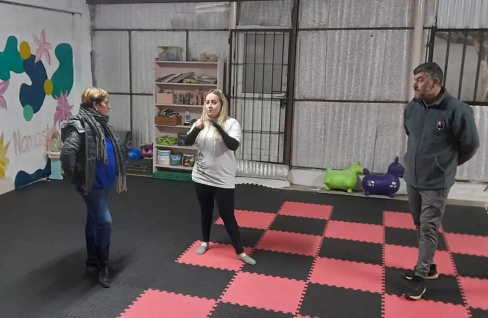 La precandidata de Compromiso Vecinal, Claudia Cittadino, visitó la escuela de acrobacias sobre telas de Ellie Asef