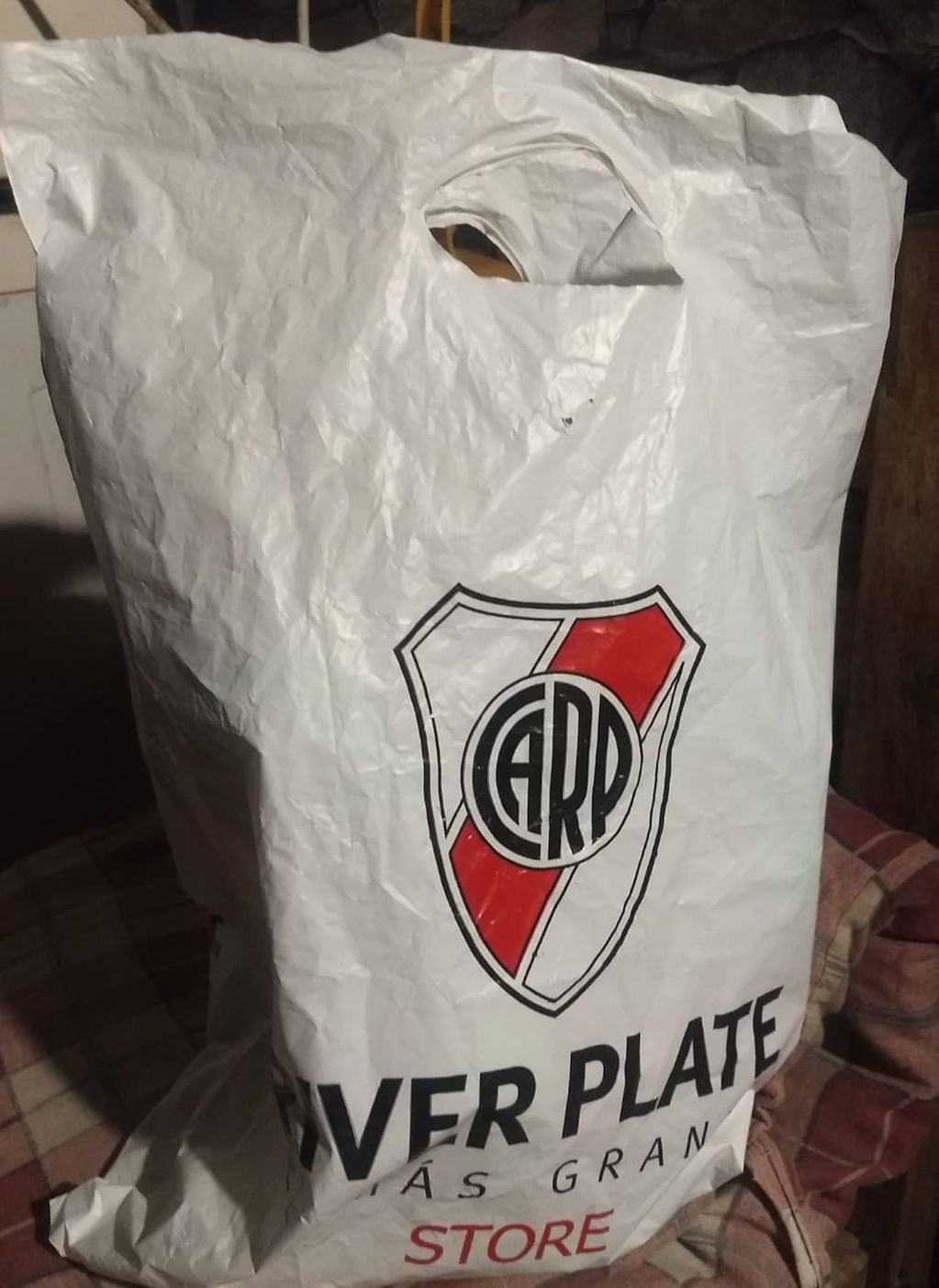 Esta es la bolsa con juguetes perdidos en Comodoro Rivadavia.